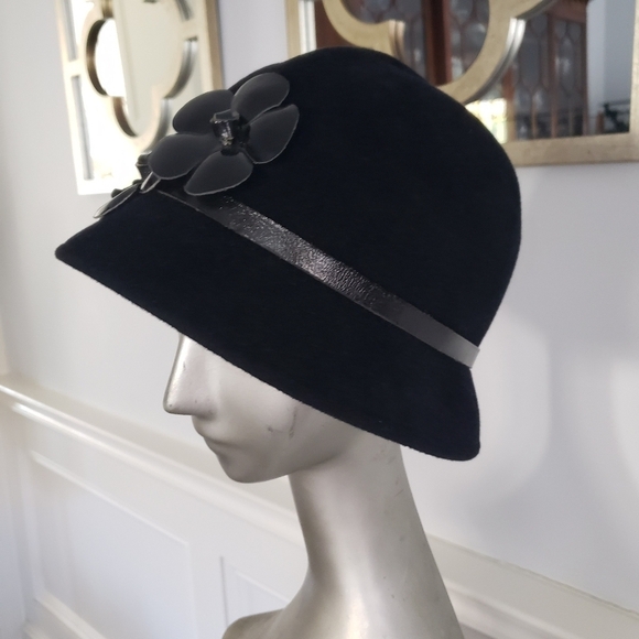 Vtg Frank Olive Patent Leather Flowers & Trim Black Wool Bucket Cloche Hat Boho main image 14
